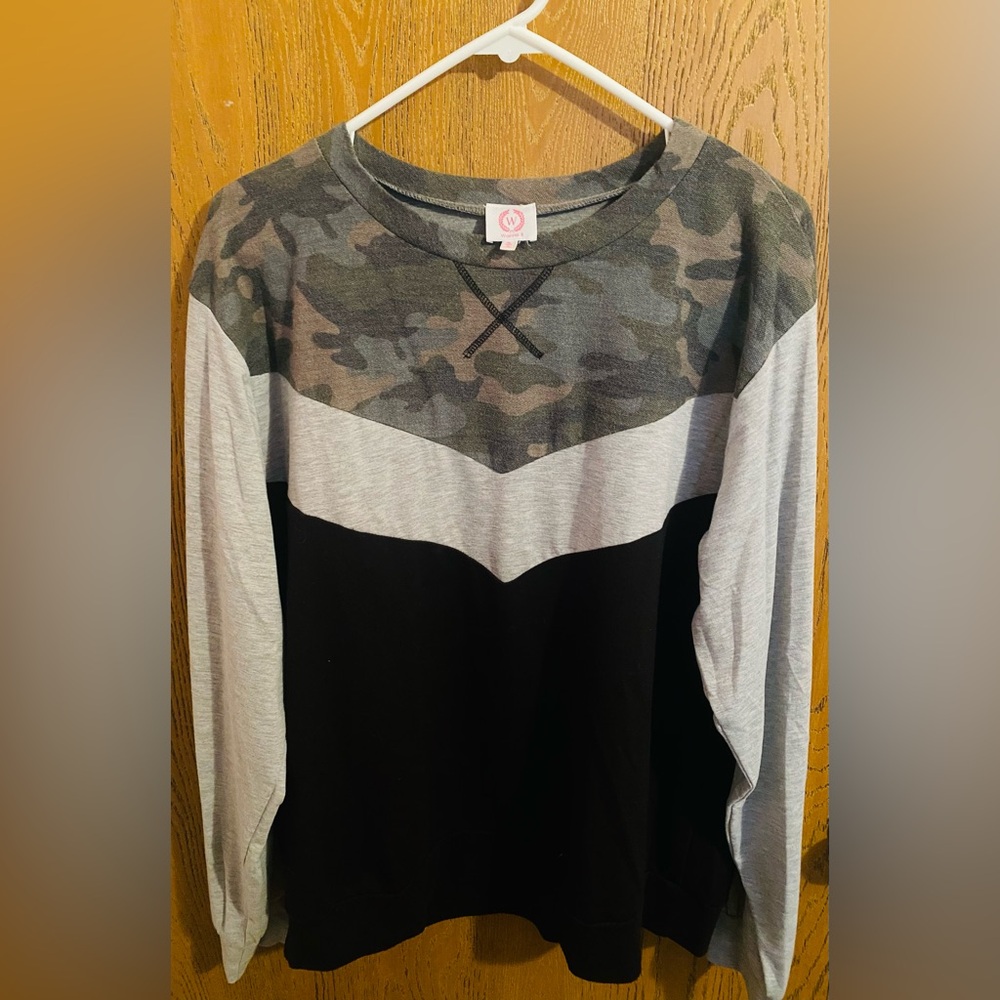 Black and Gray Camouflage Long Sleeve Top
